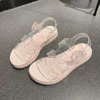 我司自主研發兩款鞋材新材料:RFU、TEC 獨家材料,優質產品! 新材料是注塑工藝的MD底,已投入市場。新材料經物理測試:成型比重(密度)為0.4g,將徹底挑戰冷粘鞋、硫化鞋工藝的霸主地位,